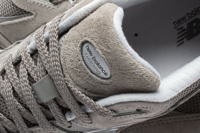 New Balance 2002R