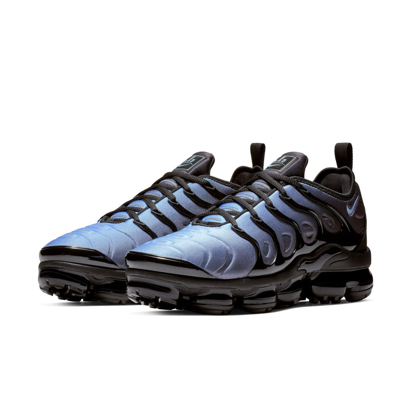 Men's running sneakers, side view with black uppers and light blue wave detailing
