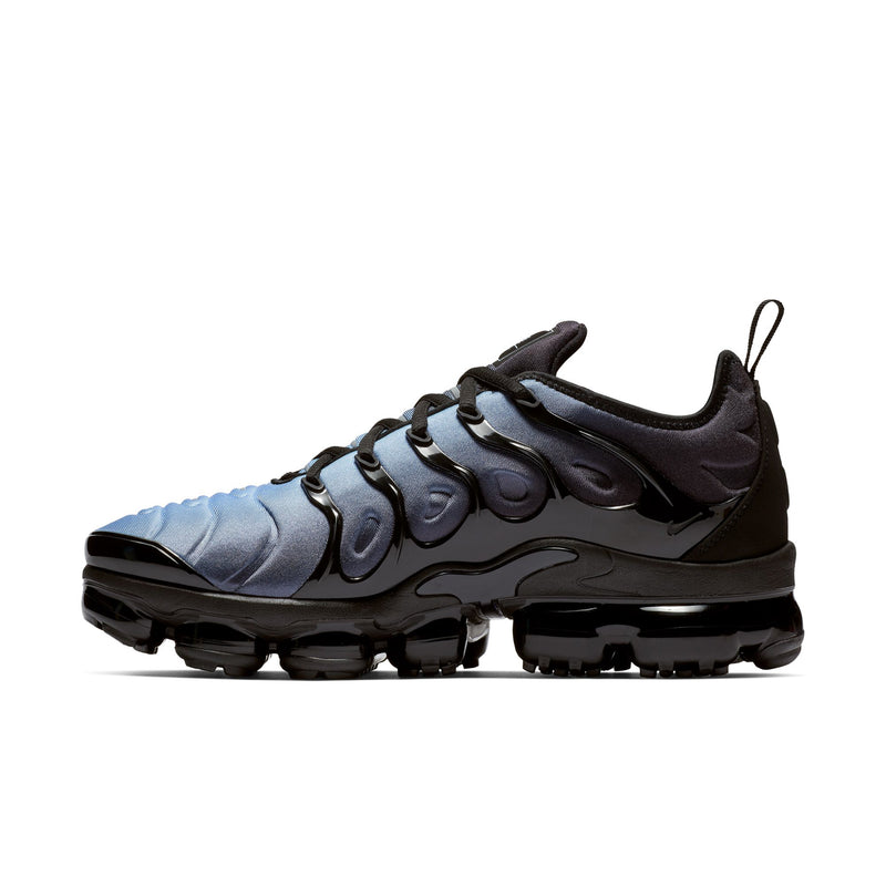 Men's running sneakers, front/side view with light blue toe cap and black overlays