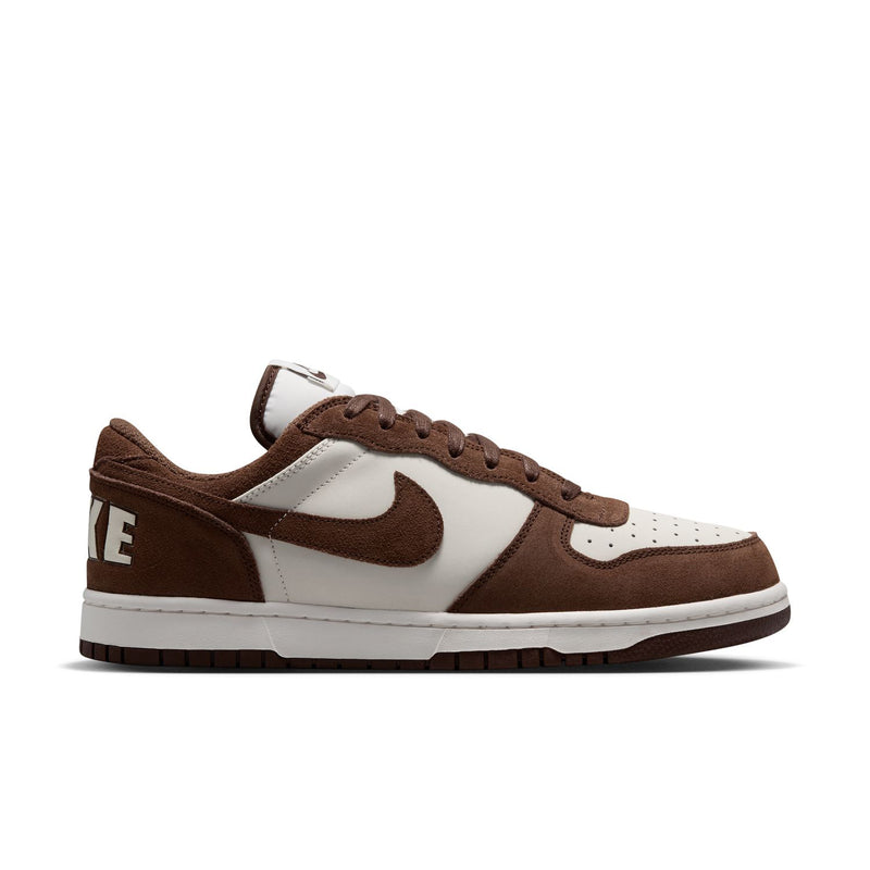 Men's low-top Nike sneakers in brown and white with lace-up closure and swoosh detail