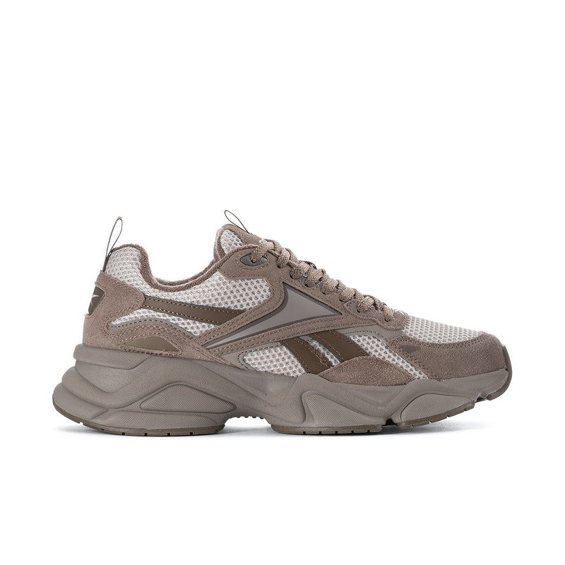 Men's running shoe taupe/grey/white, chunky sole, lace-up mesh panels