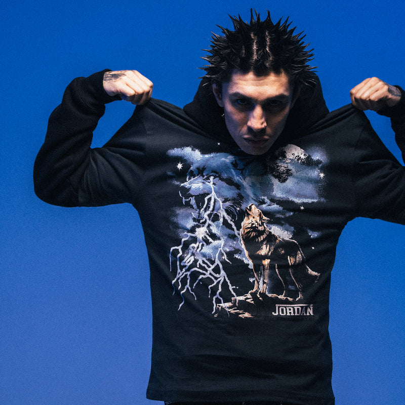 Men's dark T-shirt with wolf and moon graphic, crew neck