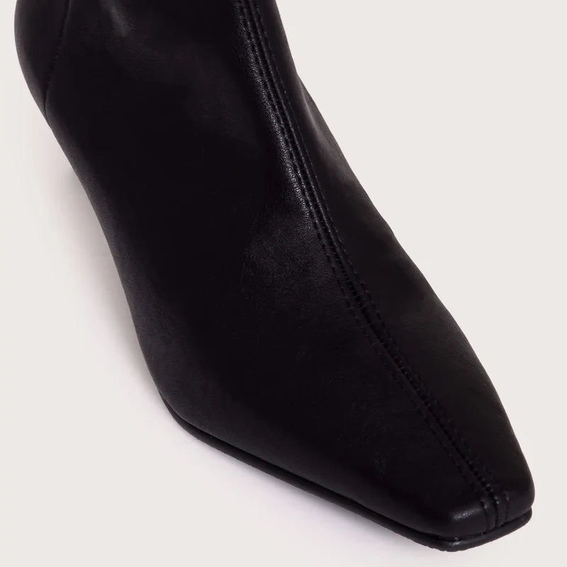 Delano - Black Leather
