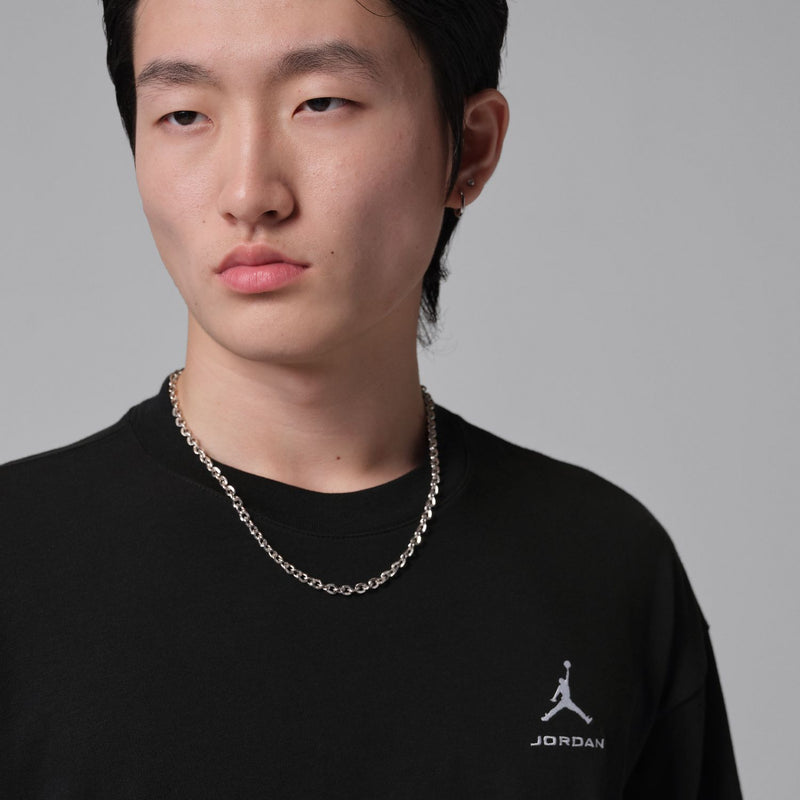 Men's black crewneck T-shirt with JORDAN logo and ribbed neckline