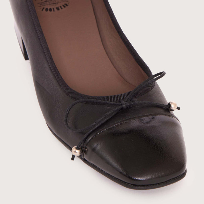 Tudor - Black/Black