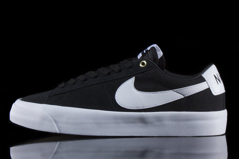 Nike SB Zoom Blazer Low Pro GT : Black / White