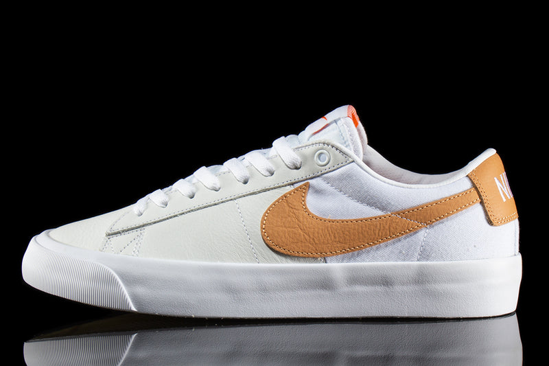 Nike SB Zoom Blazer Low Pro GT : White / Light Cognac